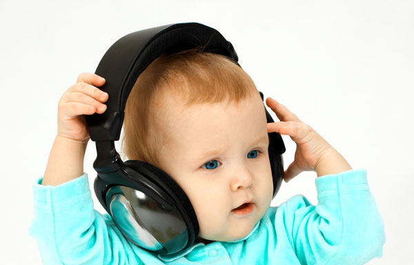 cho trẻ tự kỷ nghe nhạc