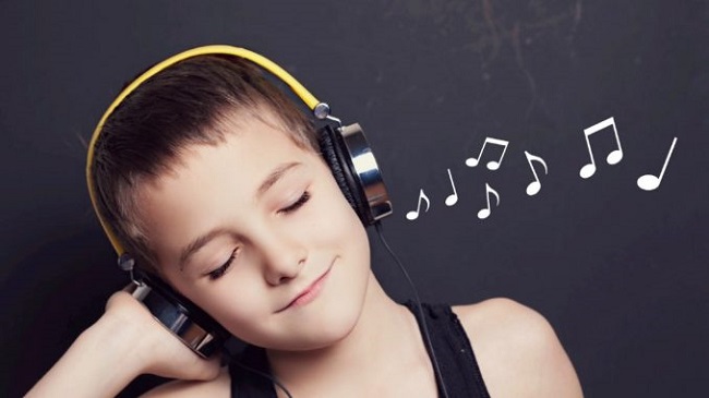 Cho trẻ nghe nhạc