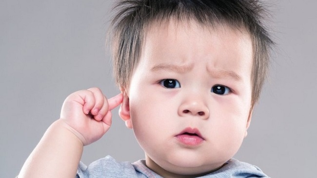 Trẻ em chậm nói do khả năng nghe kém